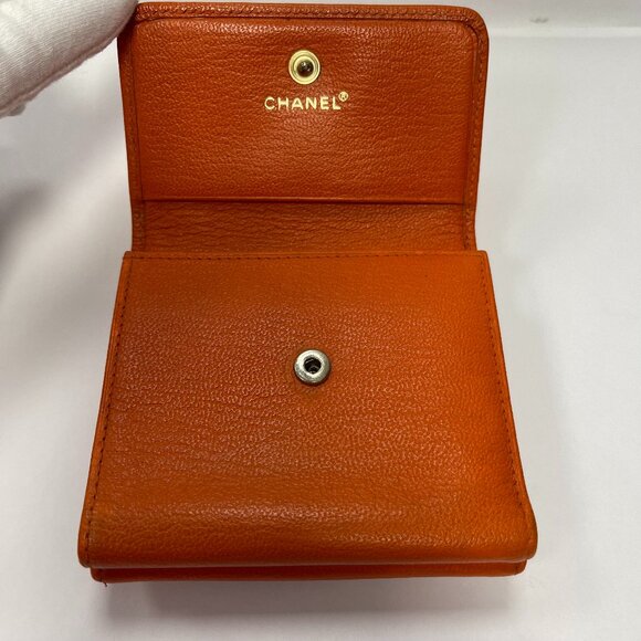 CHANEL Coco Mark Vintage Series 7 Orange Leather Compact Wallet - Preowned - Picture 3 of 16